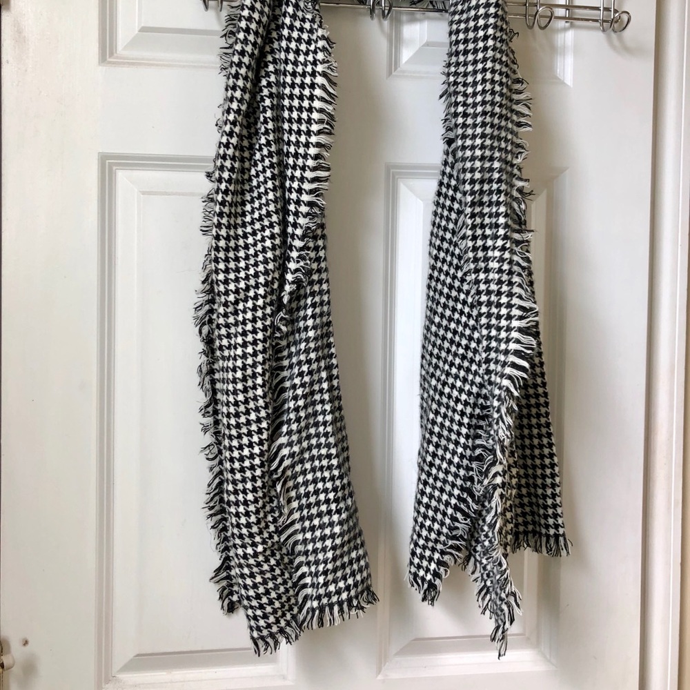 Houndstooth winter scarf